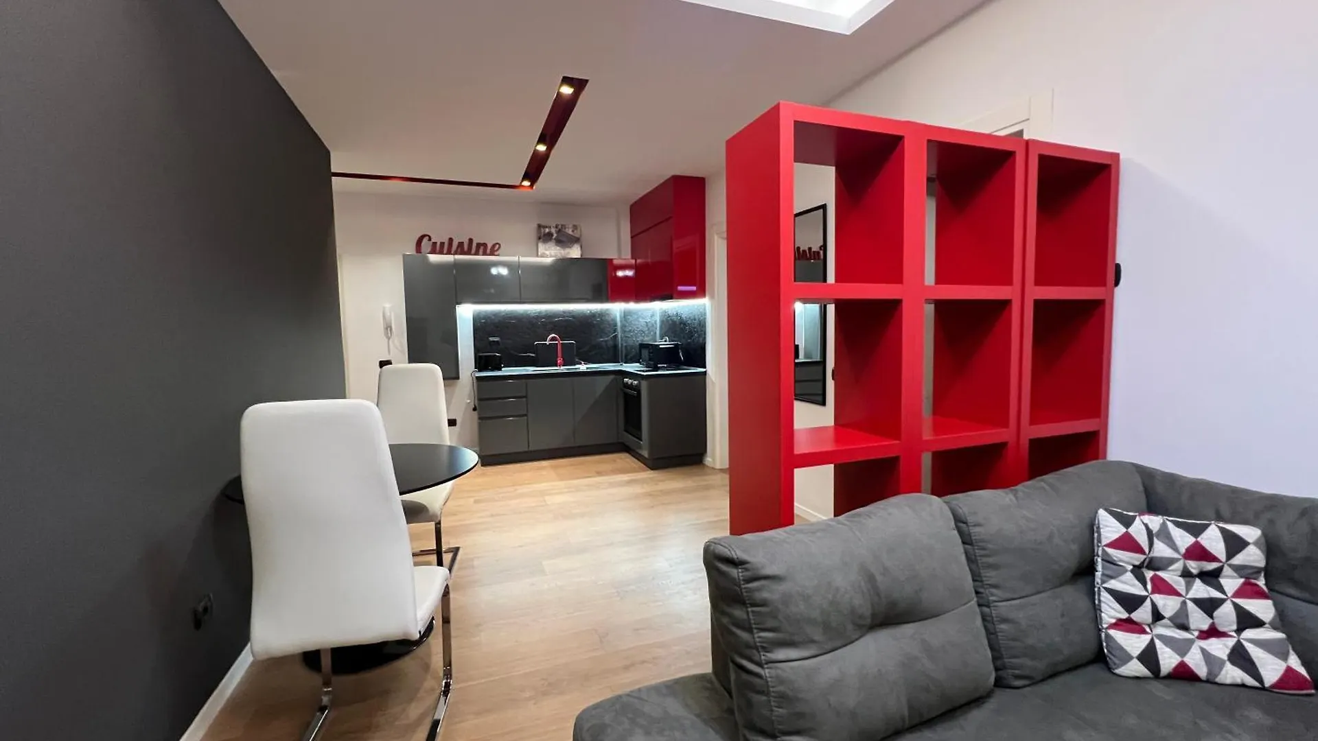 Downtown Grand Comfort Τίρανα 0*,  Αλβανία